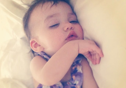 Health Tip: When Your Child Is Afraid to Sleep